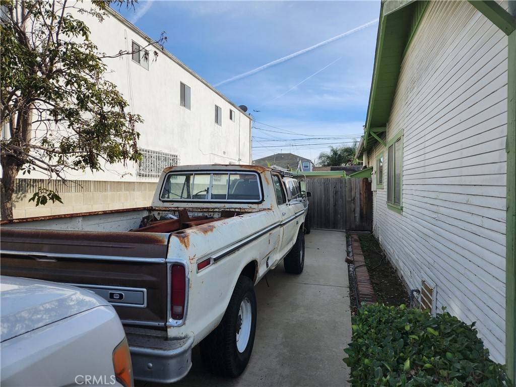 Los Angeles, CA 90047,1428 W 84th ST