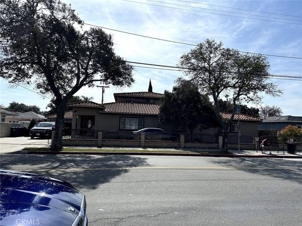 Santa Ana, CA 92707,1042 W Mcfadden AVE