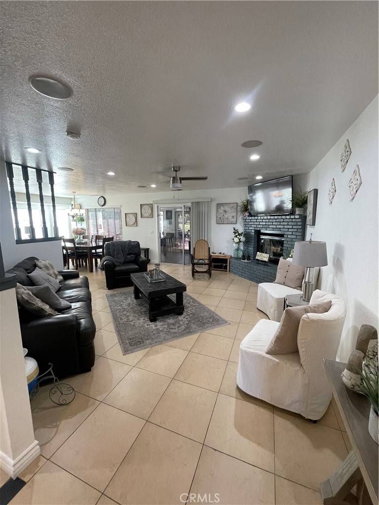 Victorville, CA 92395,14172 La Paz DR