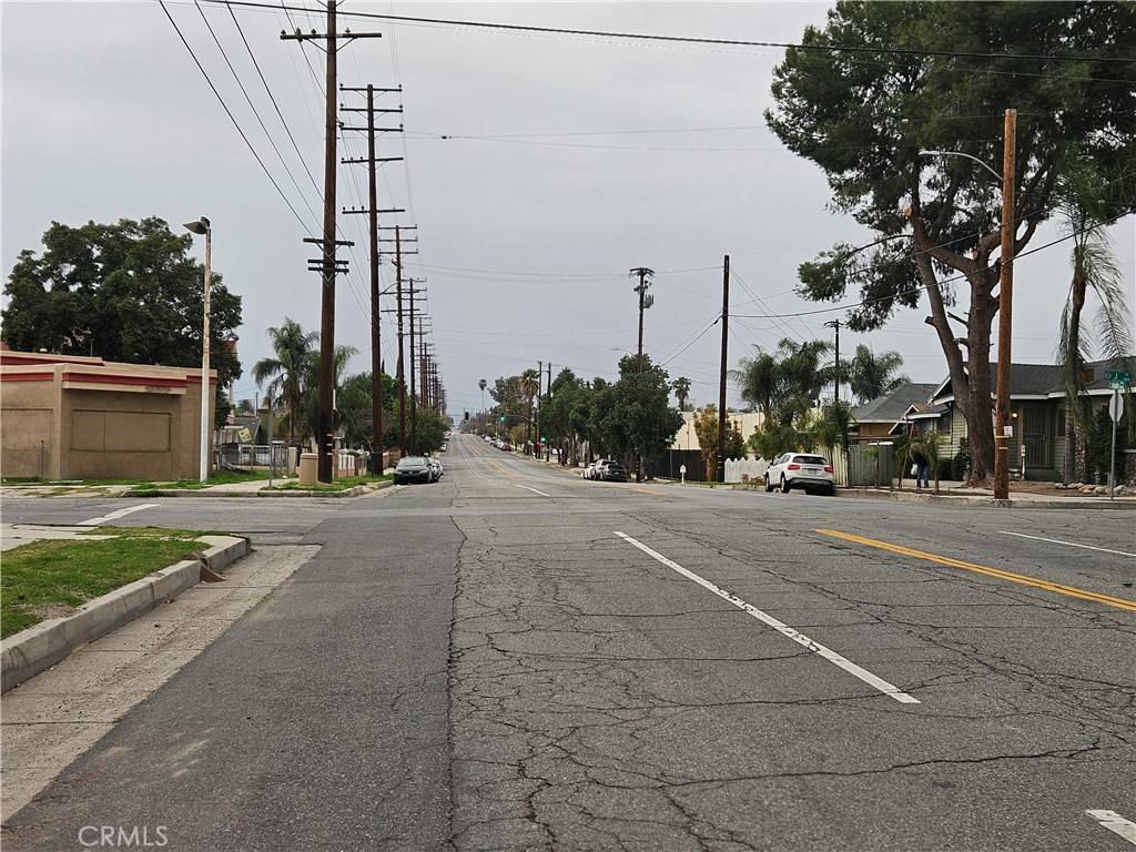 San Bernardino, CA 92410,987 W Rialto AVE