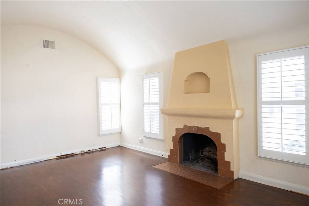 Los Angeles, CA 90047,1950 W 79th ST