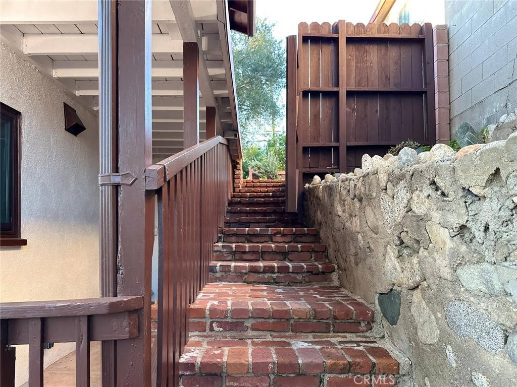 Los Angeles, CA 90042,238 Thorne ST