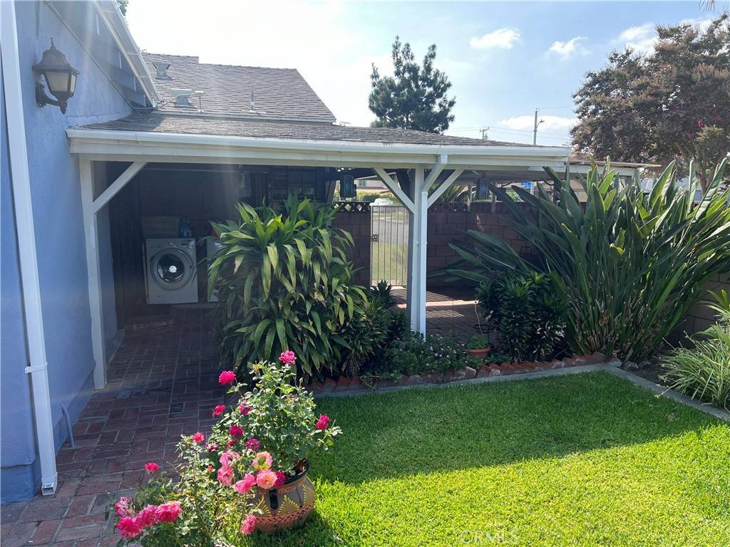 Downey, CA 90240,9357 Parrot AVE