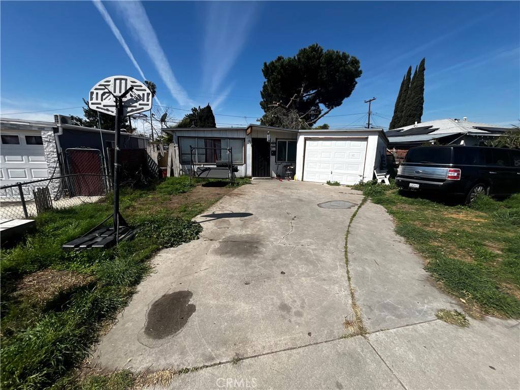 Lakewood, CA 90715,20413 Clarkdale AVE