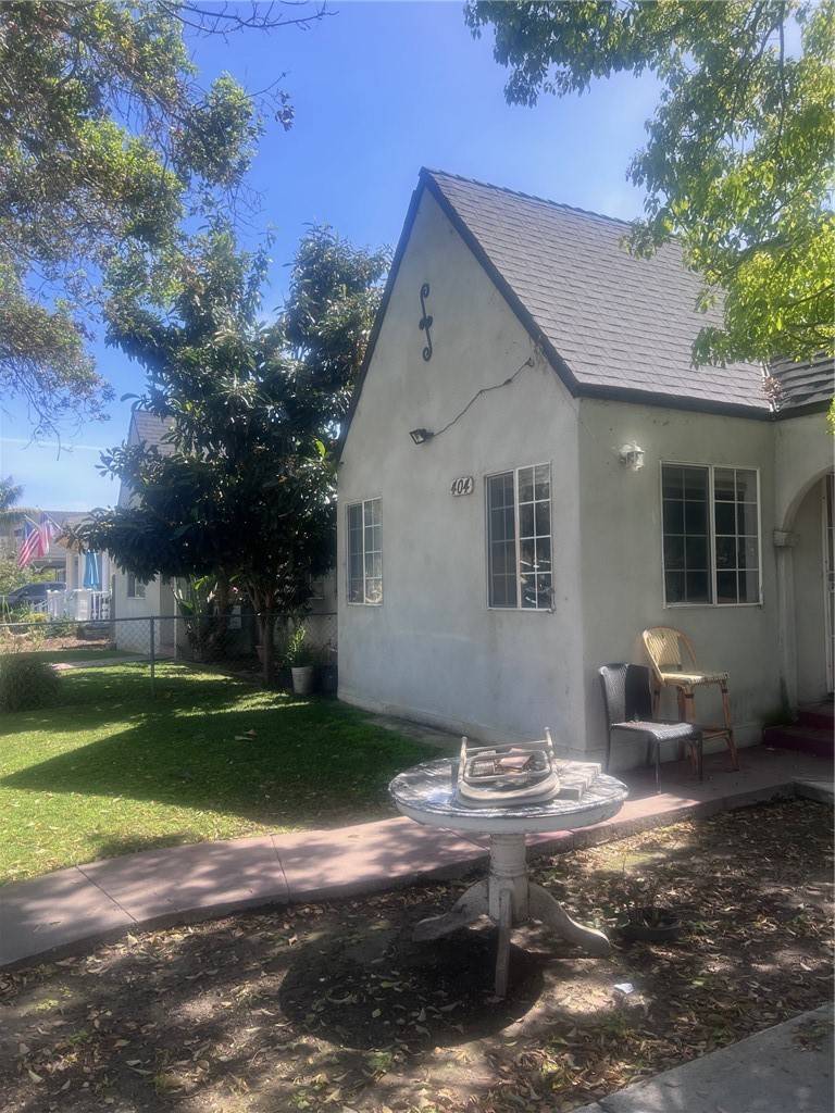Santa Ana, CA 92701,404 E Chestnut AVE