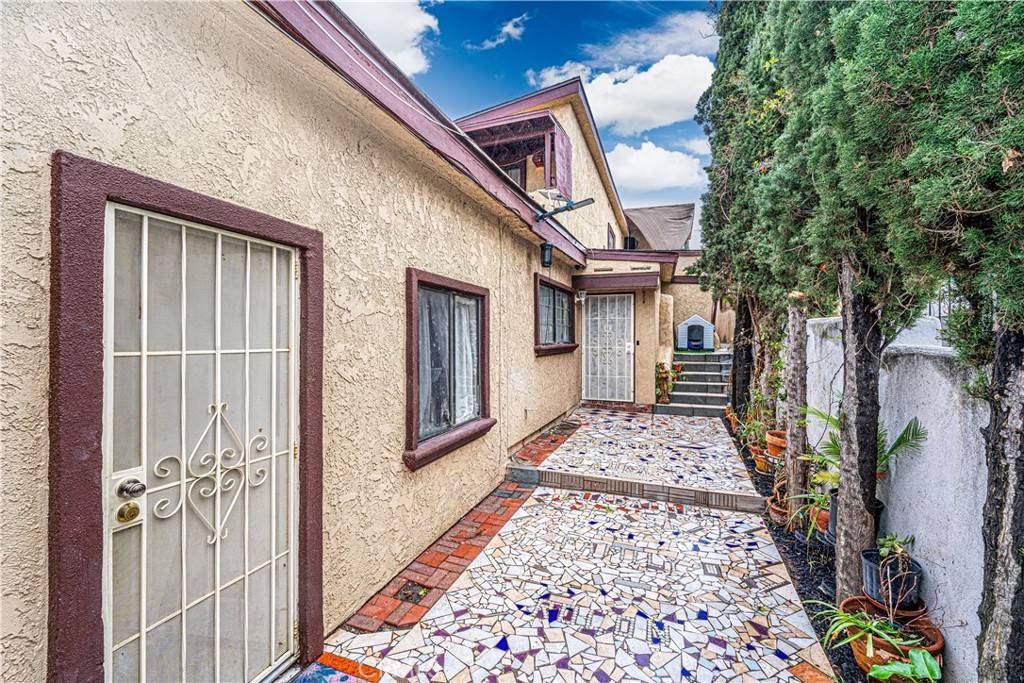 Tujunga, CA 91041,10334 Tujunga Canyon Blvd