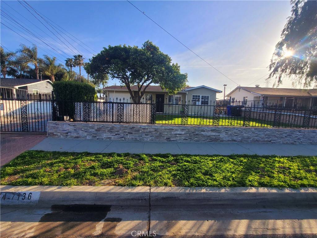 Downey, CA 90241,7132 Dinwiddie ST