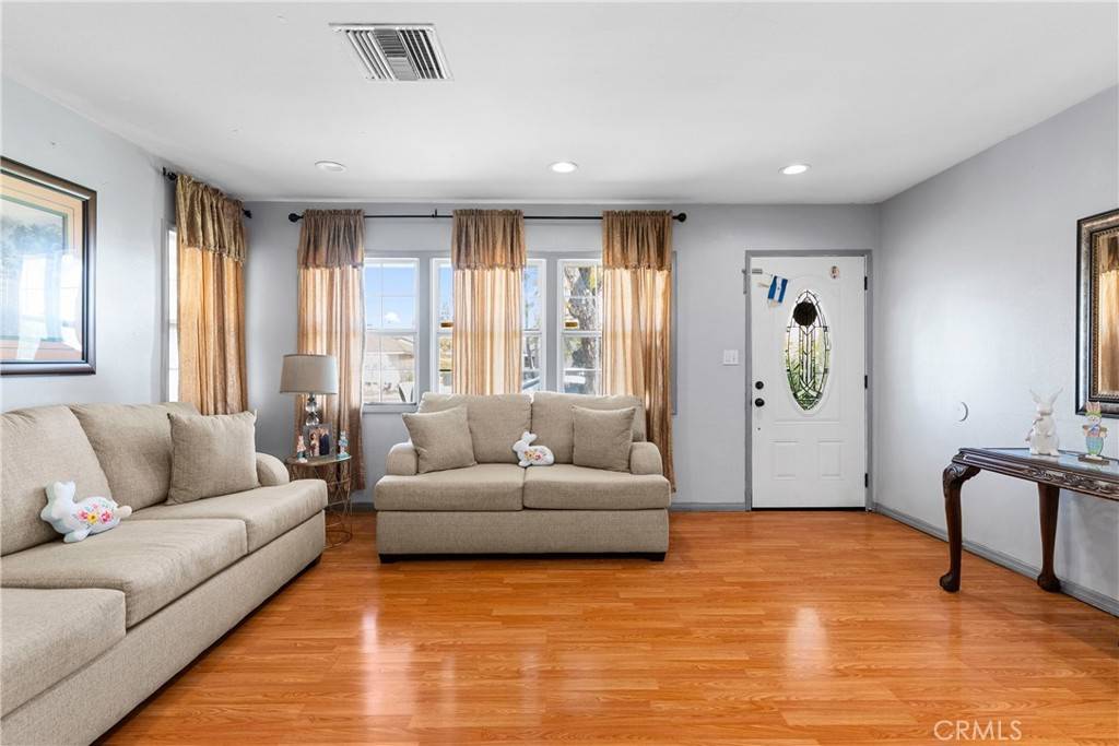 Downey, CA 90241,7738 Adwen ST