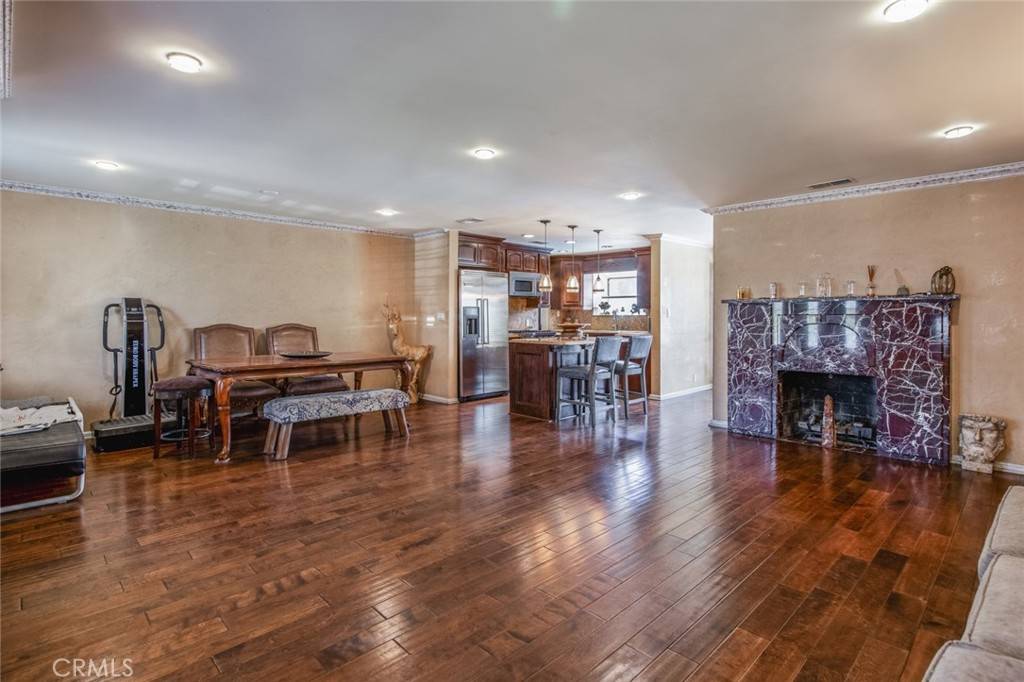 Downey, CA 90241,8266 Fontana ST