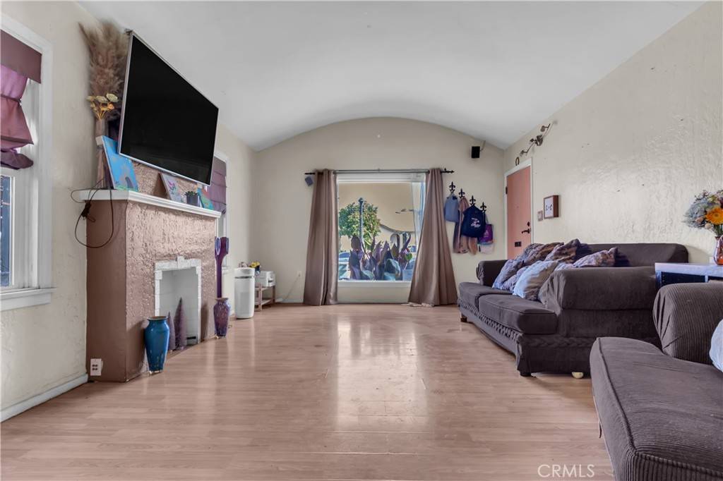 Pomona, CA 91768,484 W Chester place