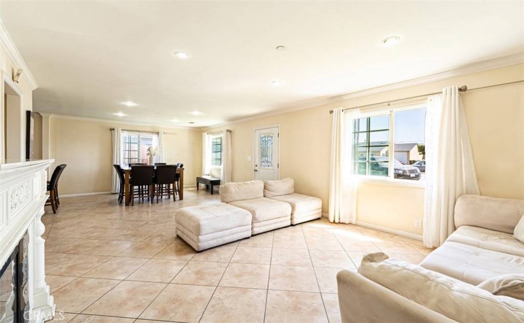 Downey, CA 90242,8707 Byers ST
