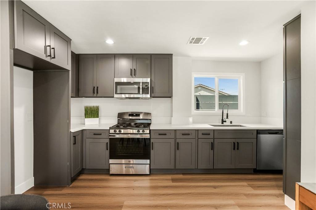 Fontana, CA 92335,8658 Laurel AVE