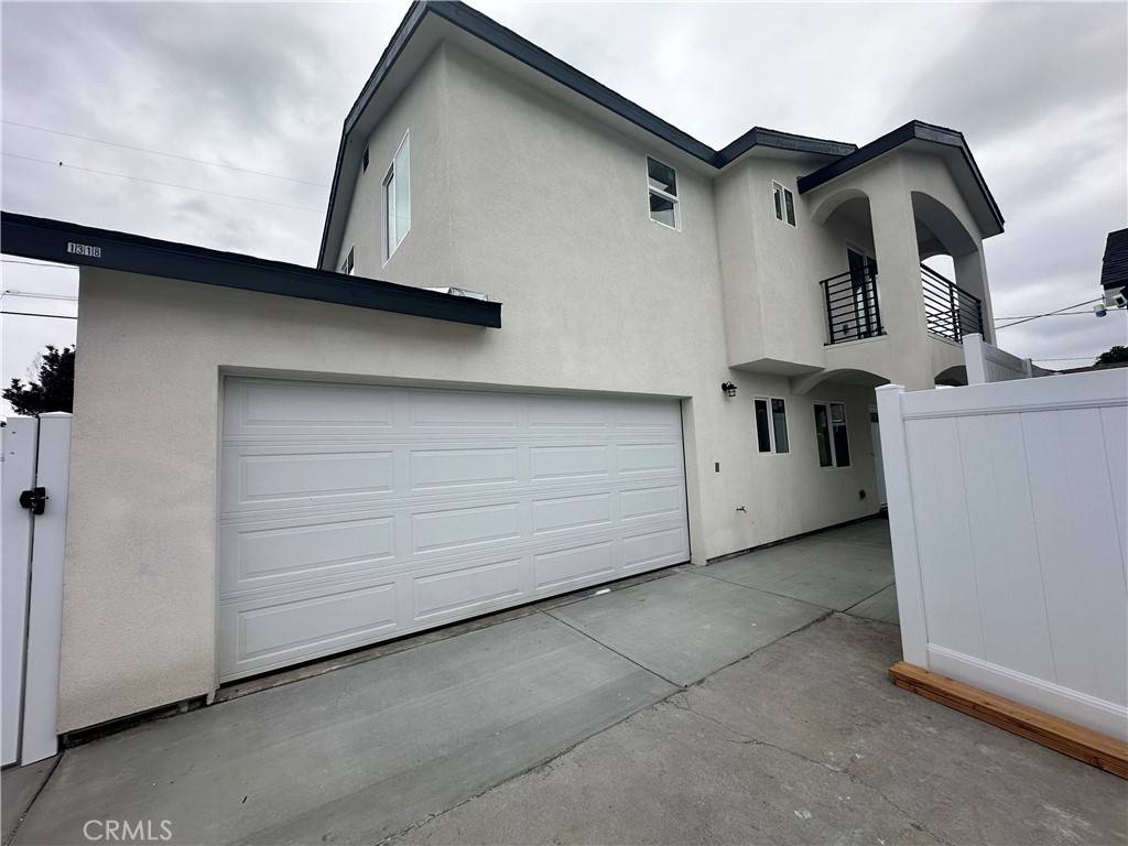 Compton, CA 90222,1318 W 131st ST #A