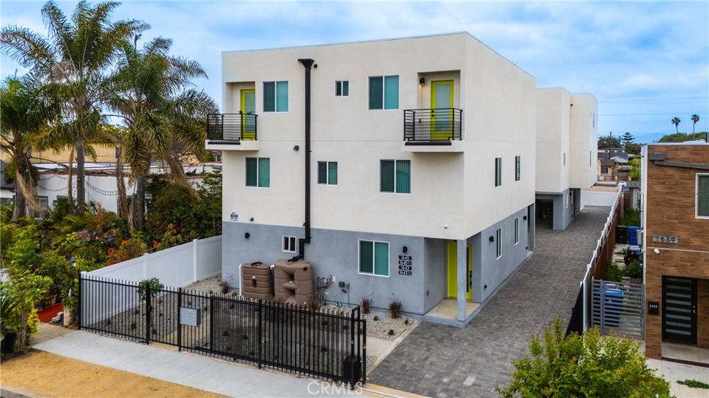 Los Angeles, CA 90047,1643 W 82nd ST