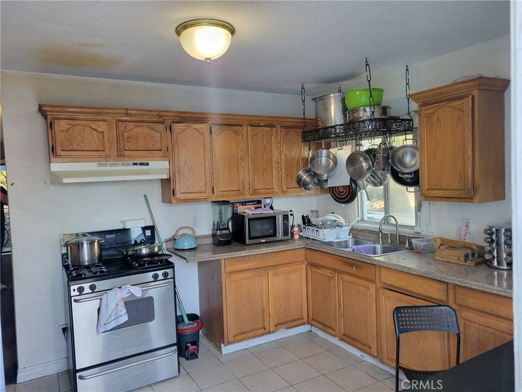 Compton, CA 90222,2112 E Lucien ST