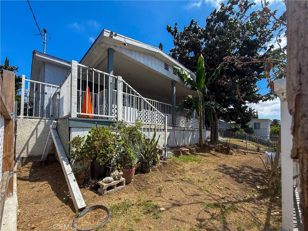 Los Angeles, CA 90026,258 N Benton WAY