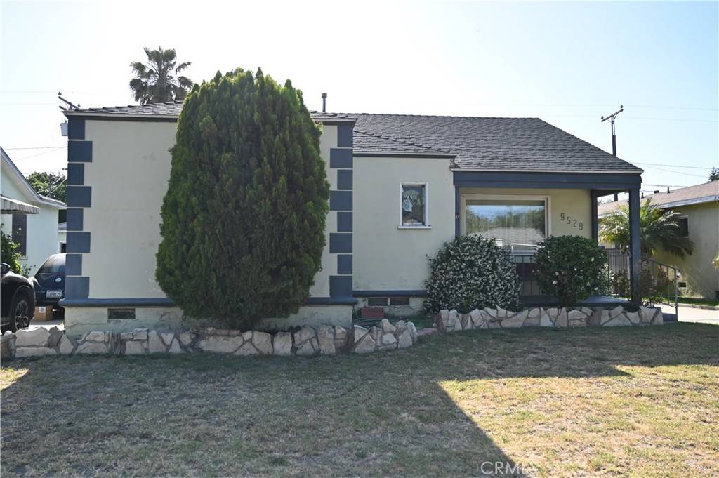 South Gate, CA 90280,9529 Annetta AVE