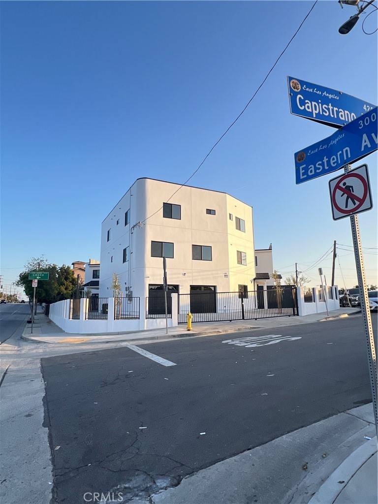 East Los Angeles, CA 90063,4268 Capistrano WAY