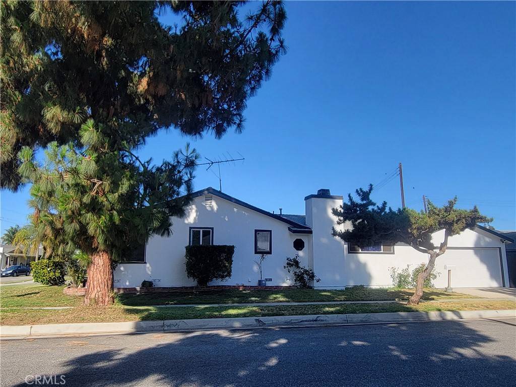 Lakewood, CA 90715,11702 Rockwall ST