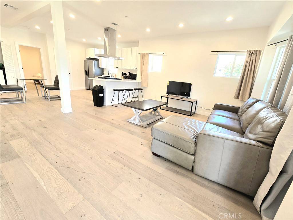 West Los Angeles, CA 90034,1225 W 41st