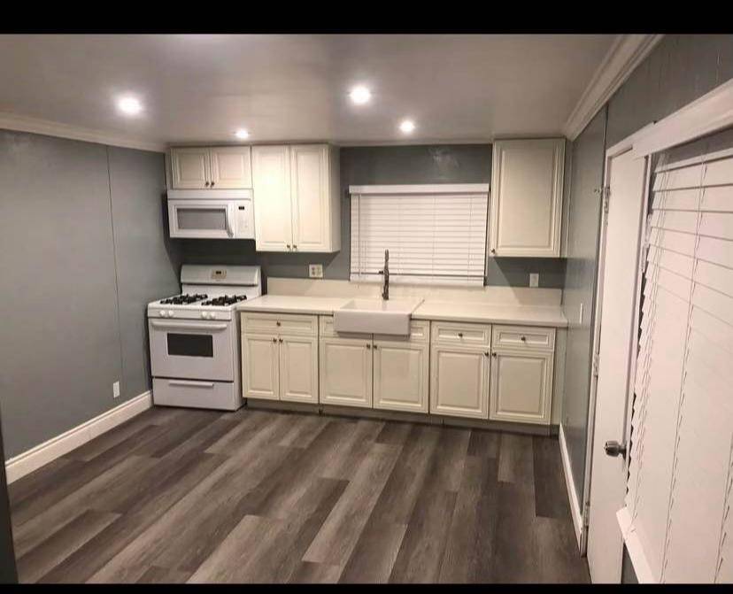 Norwalk, CA 90650,16341 Pioneer BLVD #11