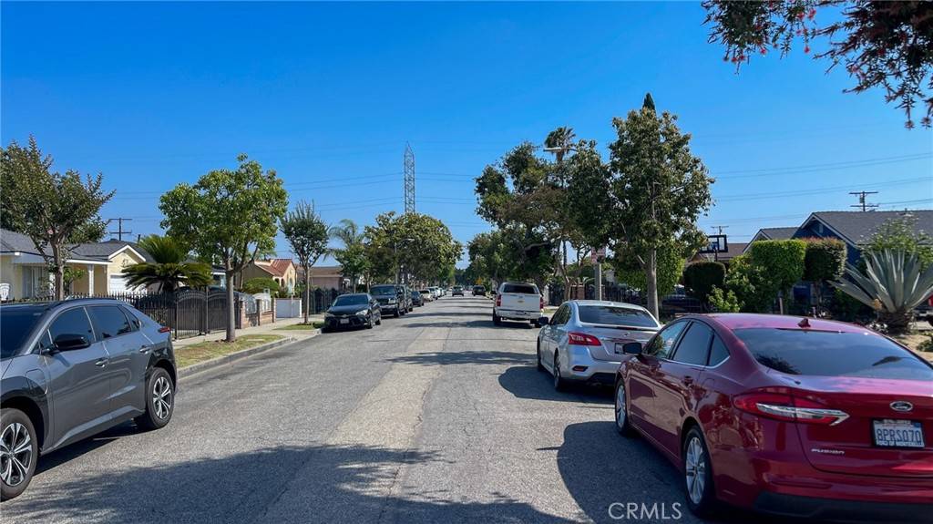 South Gate, CA 90280,8933 Bowman AVE