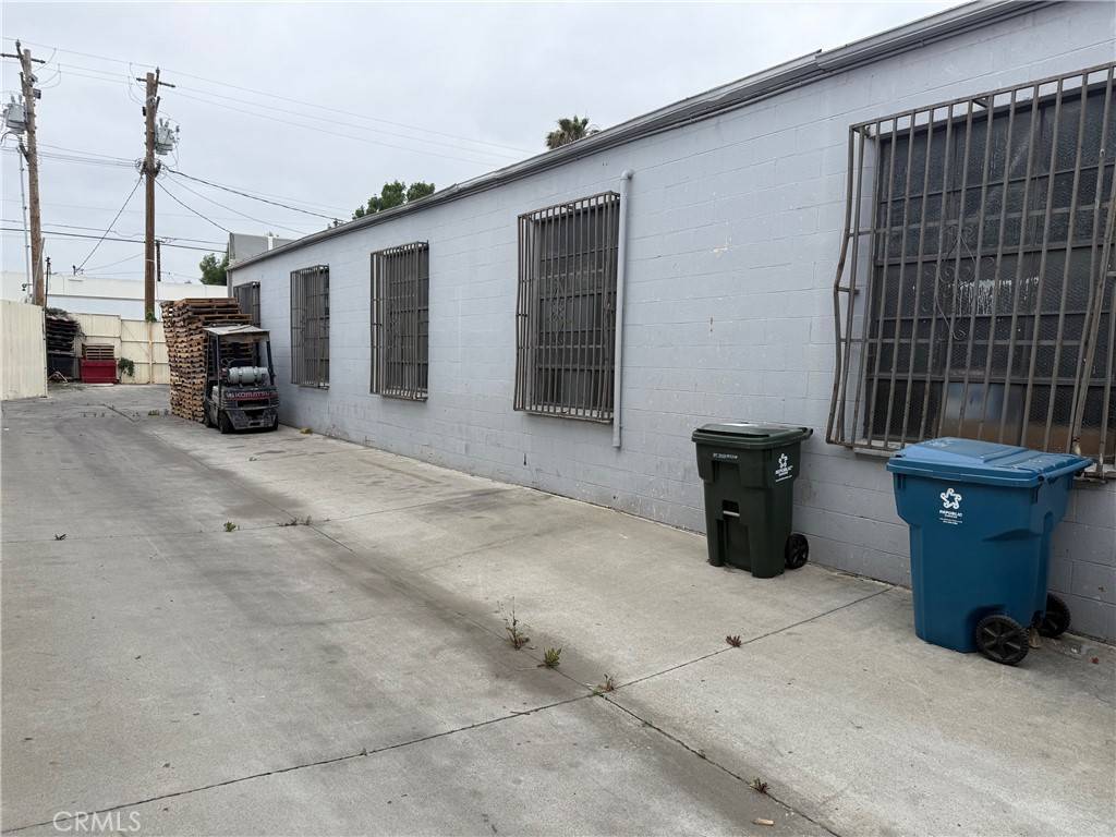 Compton, CA 90222,1513 W El Segundo BLVD