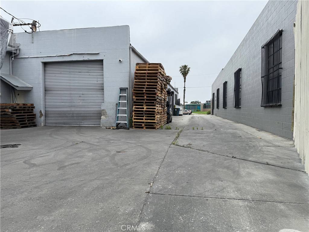 Compton, CA 90222,1513 W El Segundo BLVD