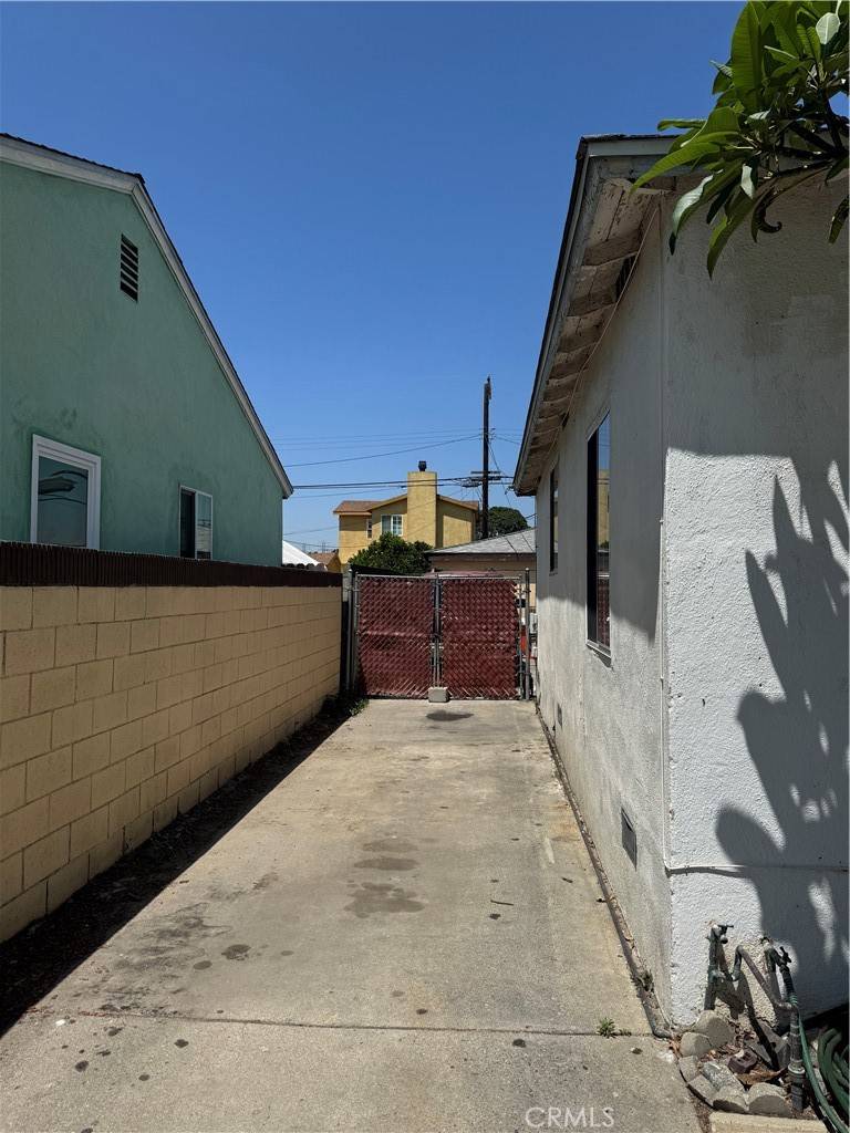 Compton, CA 90221,1509 S. Burris Ave