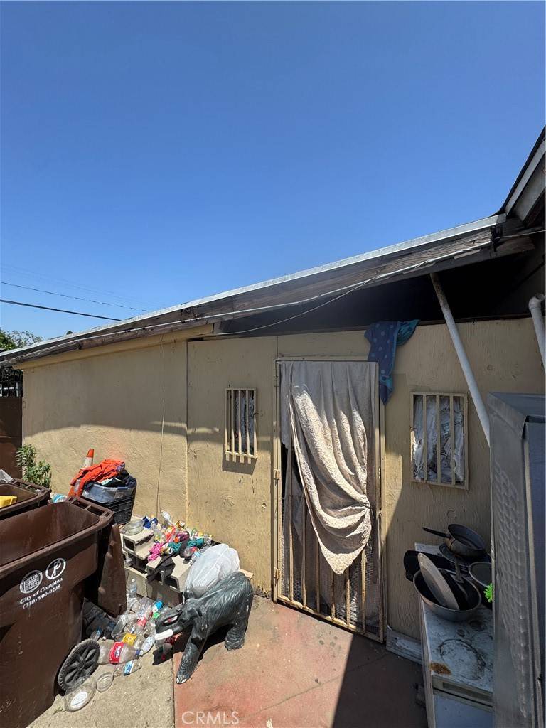 Compton, CA 90221,1509 S. Burris Ave