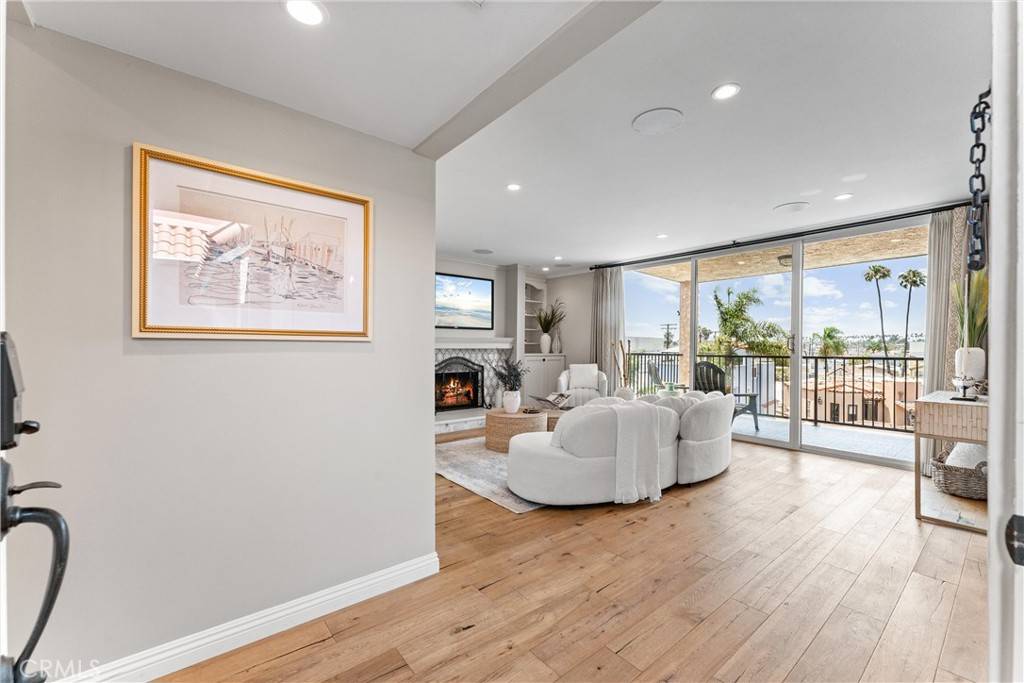 Long Beach, CA 90803,201 Bay Shore AVE #305