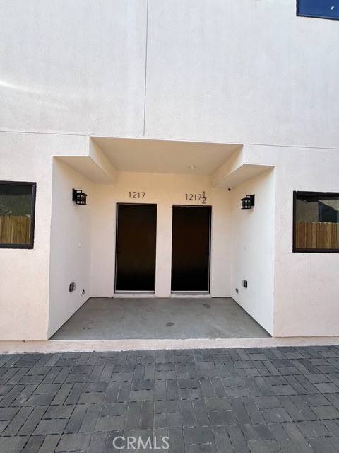 Los Angeles, CA 90011,1217 E 22nd St ST