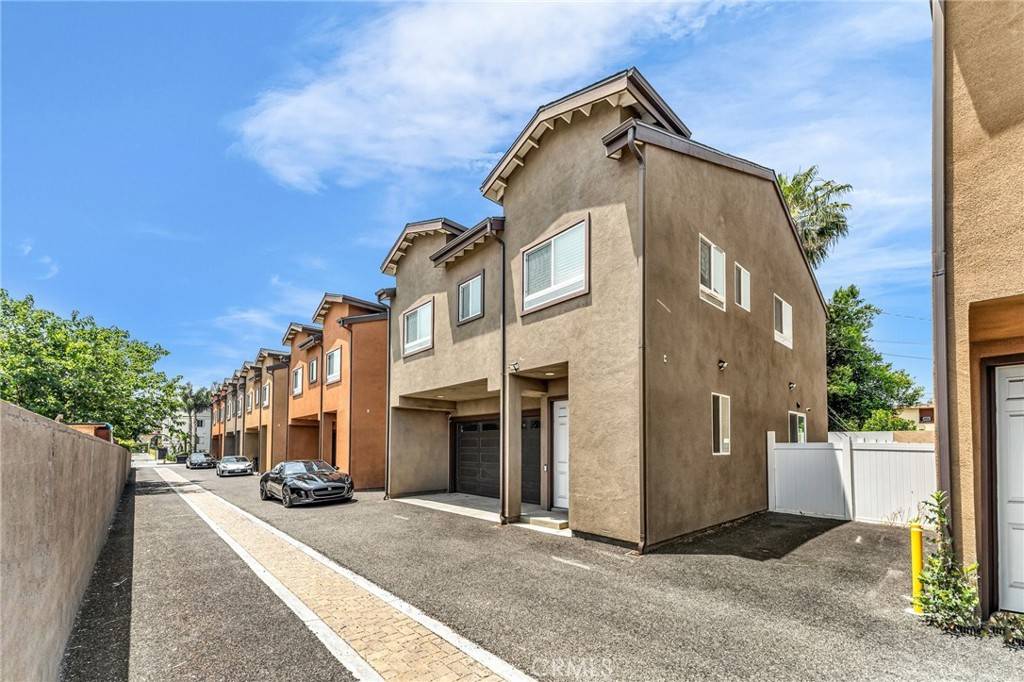 Van Nuys, CA 91405,7419 N Mia Lane
