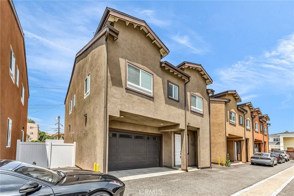 Van Nuys, CA 91405,7419 N Mia Lane