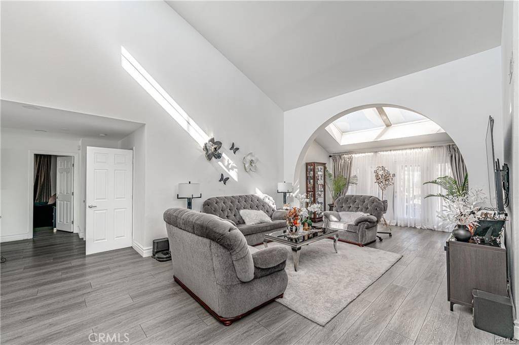 Sylmar, CA 91342,13800 Glenoaks BLVD