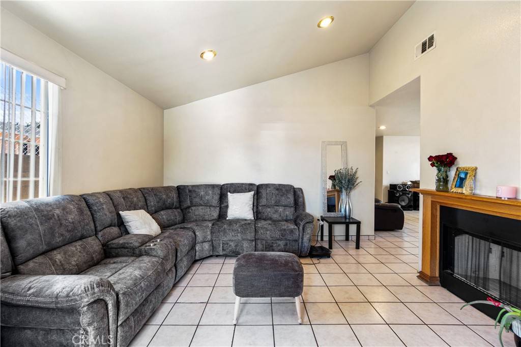 Wilmington, CA 90744,1049 Sanford AVE