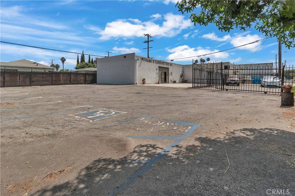 Compton, CA 90221,1102 N Rose AVE