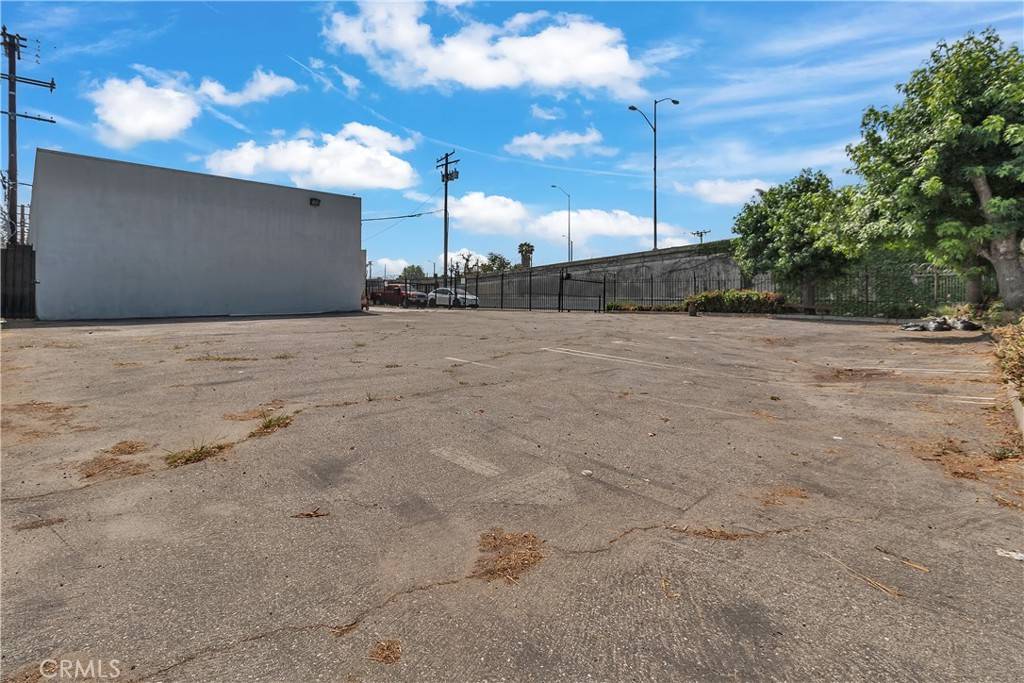 Compton, CA 90221,1102 N Rose AVE