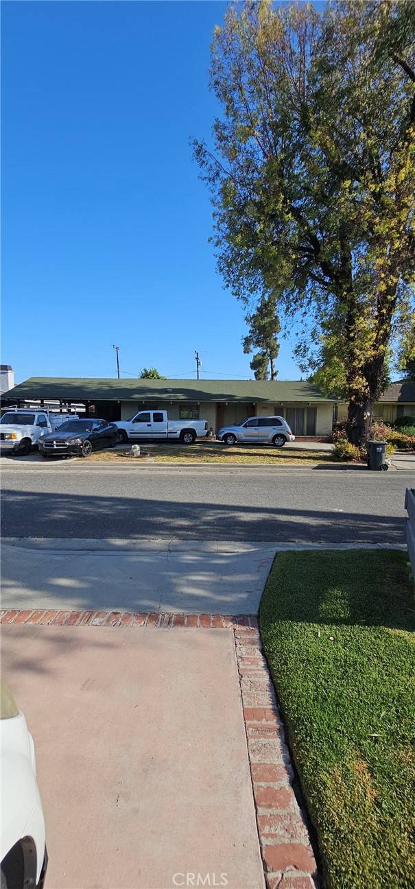 Compton, CA 90221,808 E Clemmer DR