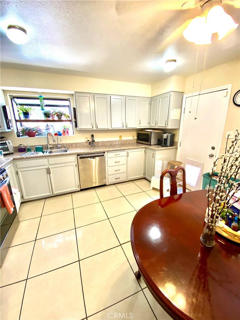 Lancaster, CA 93534,526 W Avenue J5