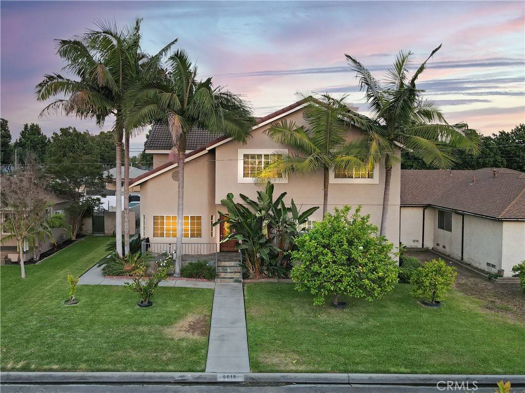 Downey, CA 90240,9618 Samoline AVE