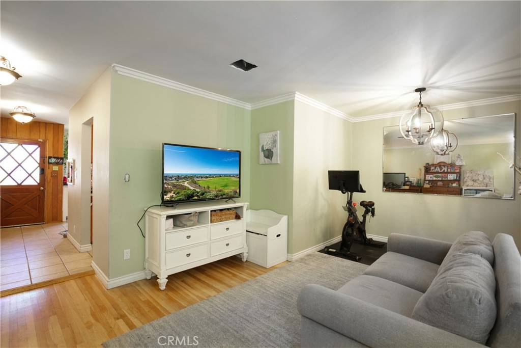 Downey, CA 90242,10253 Branscomb ST