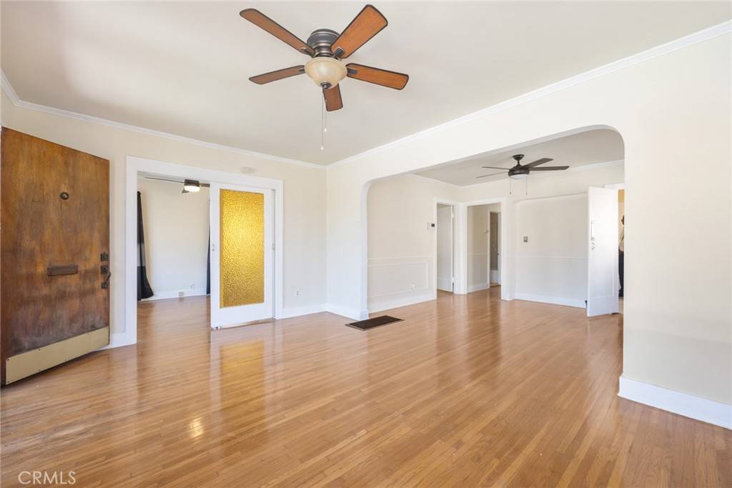 Los Angeles, CA 90047,5817 Haas AVE
