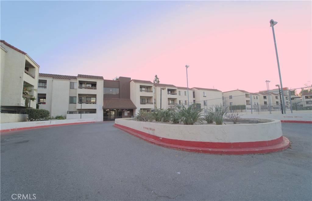 Santa Ana, CA 92701,600 W Third St #B211