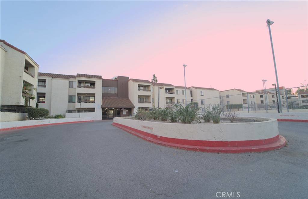 Santa Ana, CA 92701,600 W Third St #B211