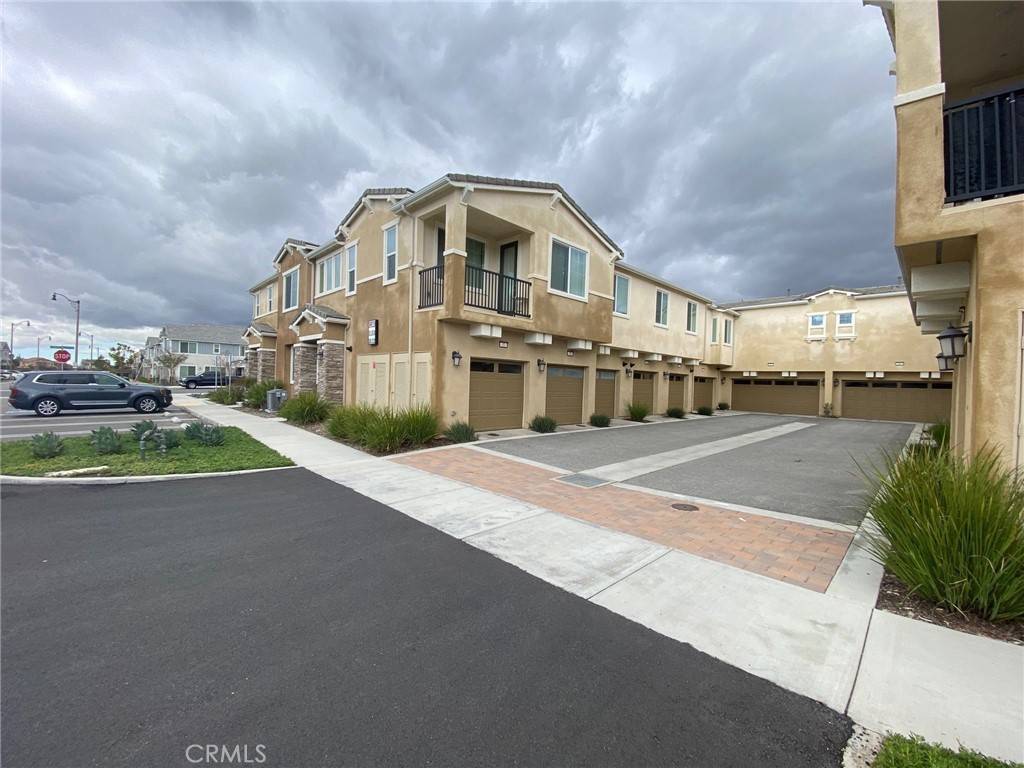 Fontana, CA 92336,16620 Wyndham LN #11