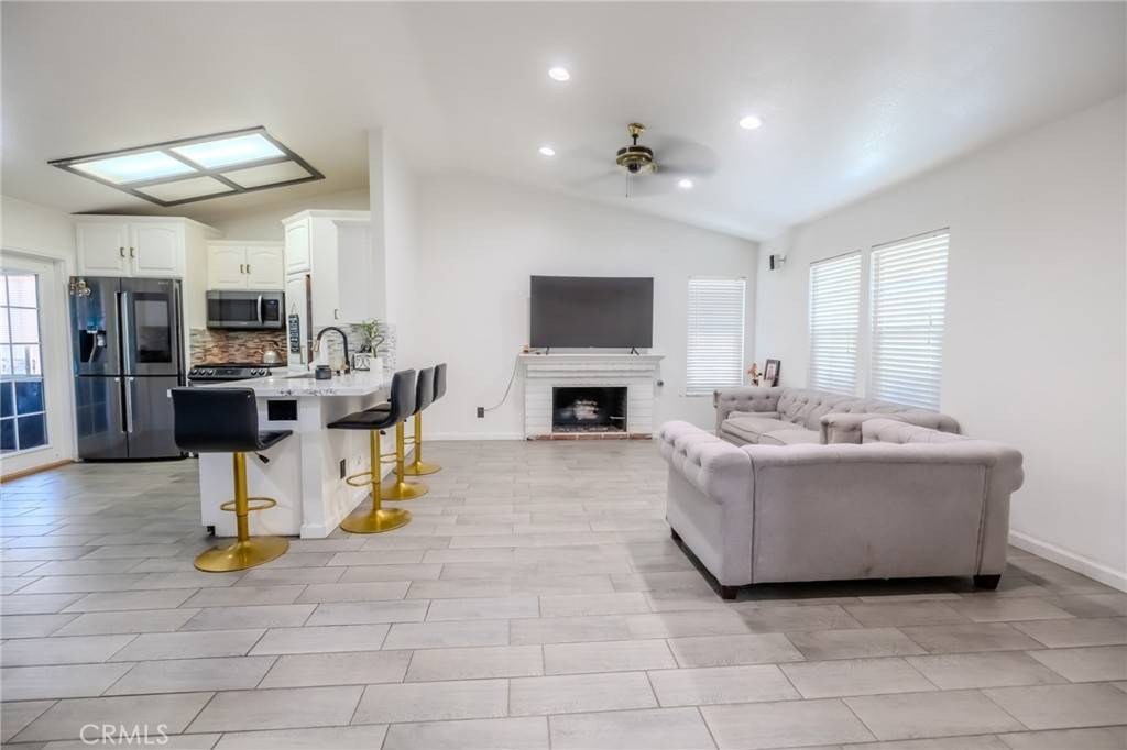 Adelanto, CA 92301,14661 Gray ST