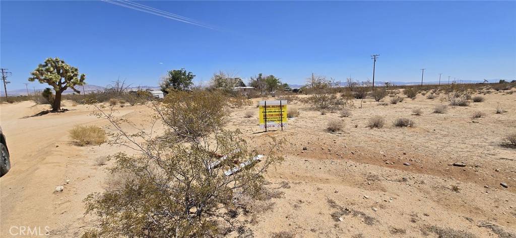 Landers, CA 92285,61329 Moon DR