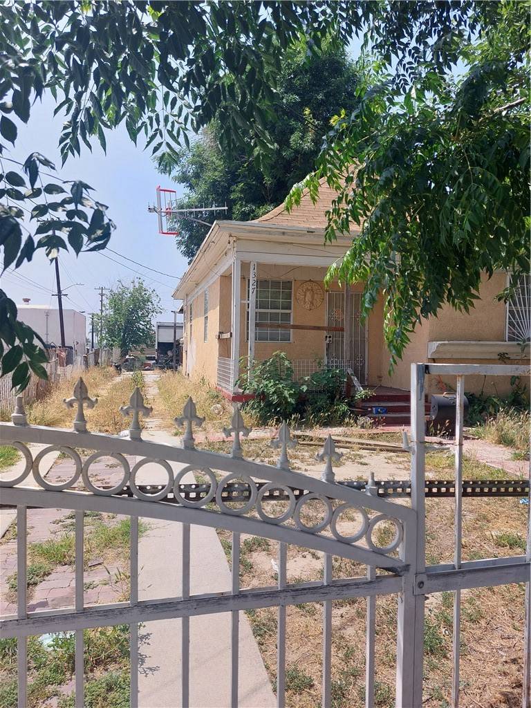 San Bernardino, CA 92411,1327 Vine ST