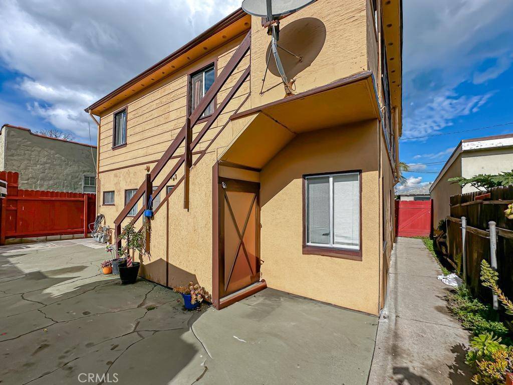 Long Beach, CA 90804,3915 E 11th ST